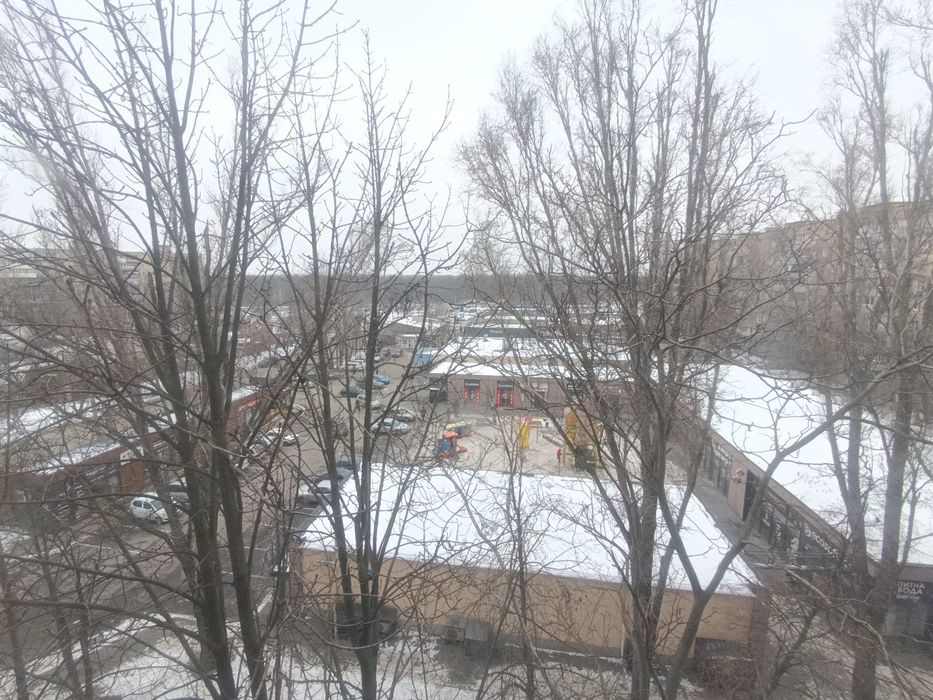 Продам 3 -х комнатную квартиру на Ласточке в самом центре.
