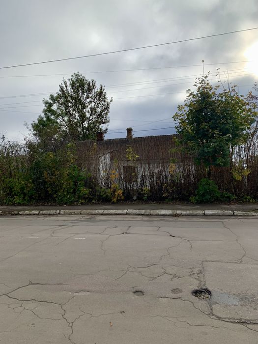 Продаю половину будинку у центрі Гощі