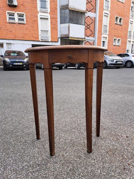 Mesa de apoio meia lua de madeira