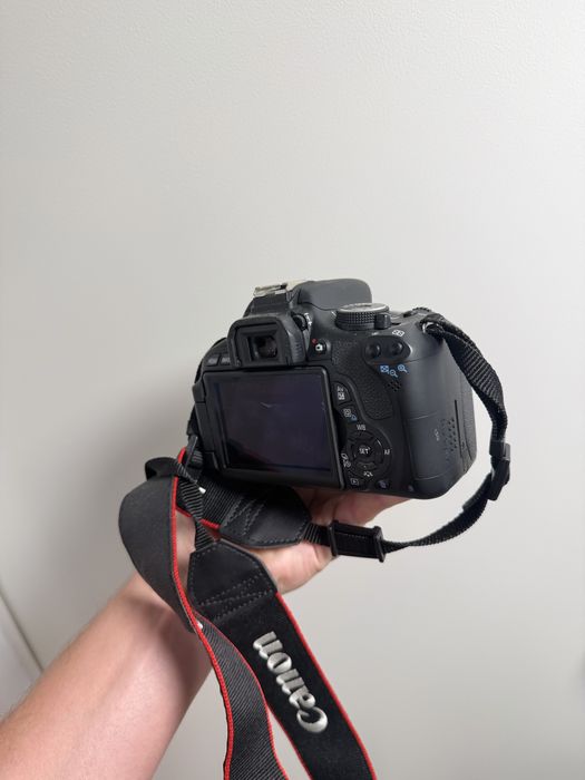 Canon EOS 600D + 55-250 IS + Bolsa
