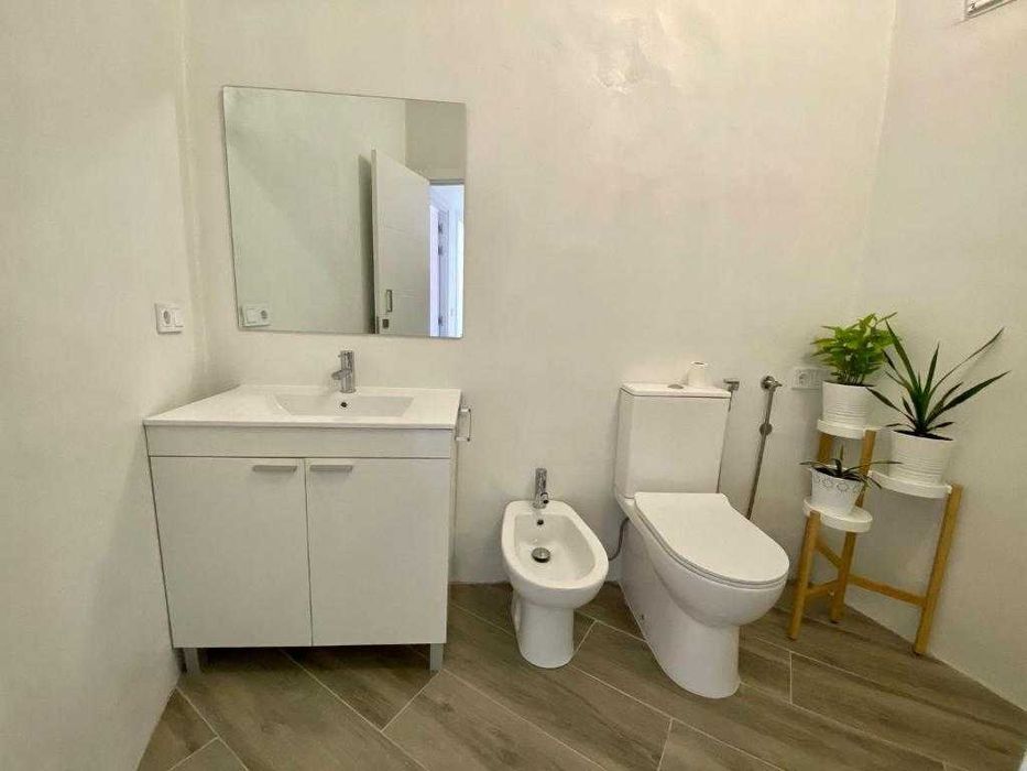 Quartos CASAL WC privado+Terraços e vistas sobre Lisboa. Na Graça. Entrada imediata.