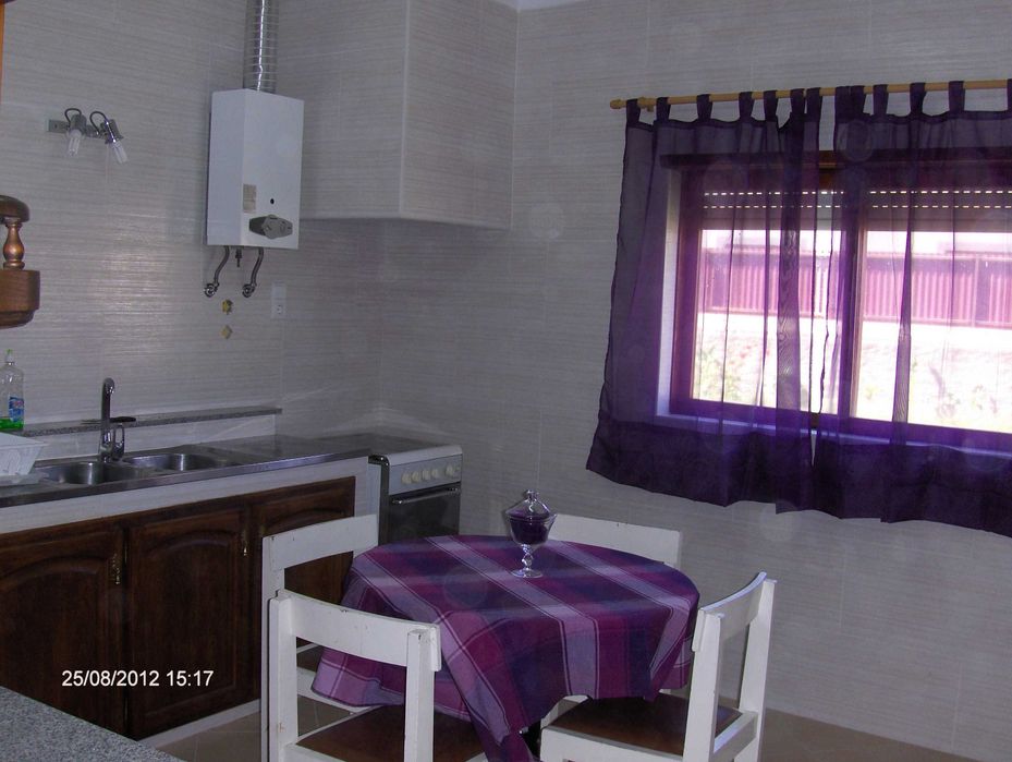 Quarto em casa de rés do chão