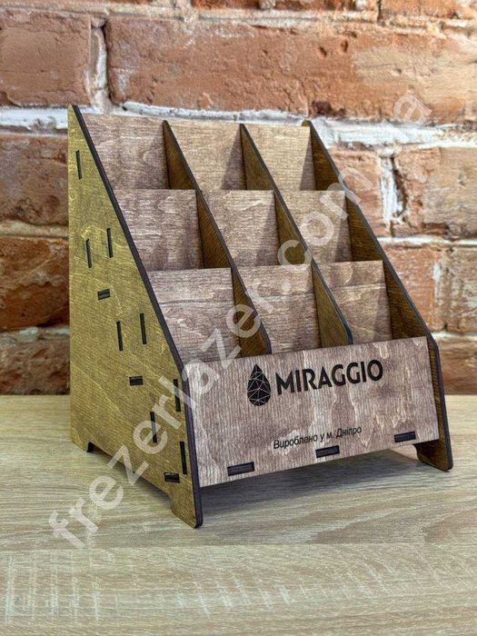 Лазерна різка, гравіювання  акрилу, фанери, неметалів