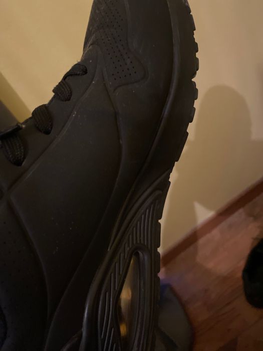 Selling shoes : sketchers brand