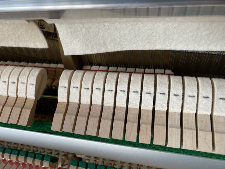 Piękne, czarne pianino Yamaha B2