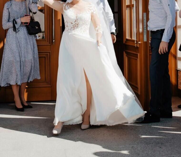 Продам весільну сукню