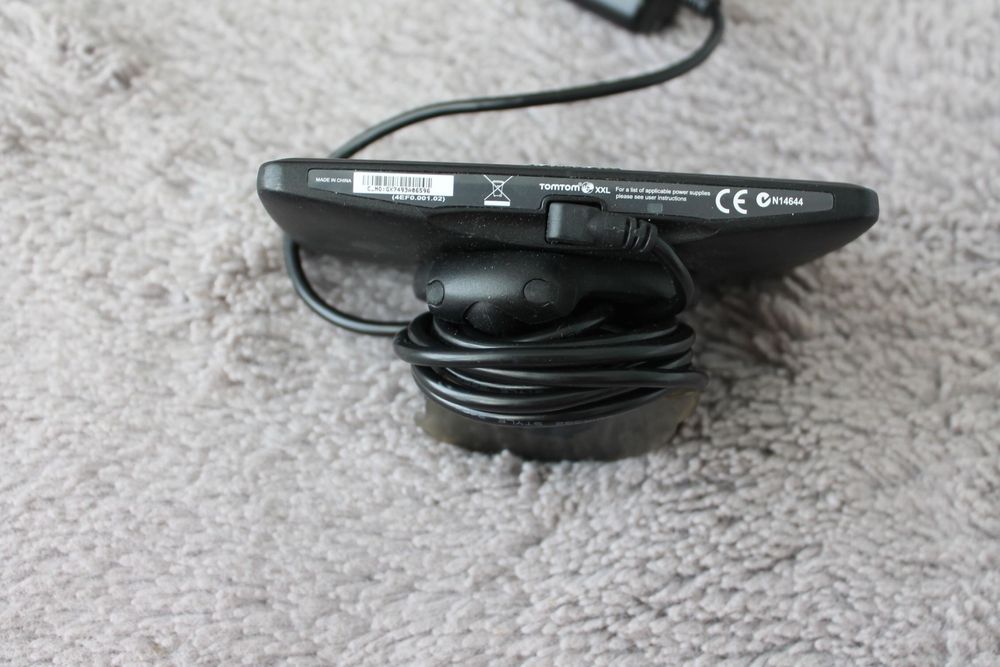 GPS TomTom XXL IQ Routes – Ecrã 5" – Com Suporte e Carregador