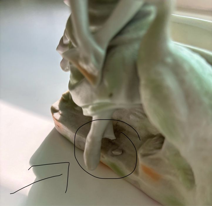 Porcelanowa Dama z Pawiem