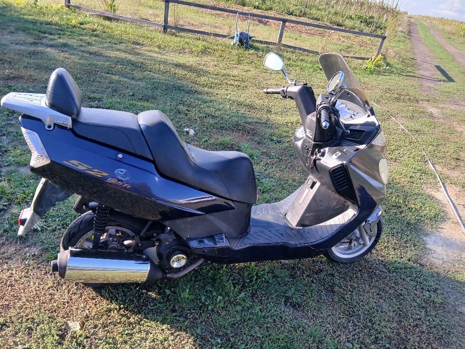 Продам скутер  Daelim s2 125fi