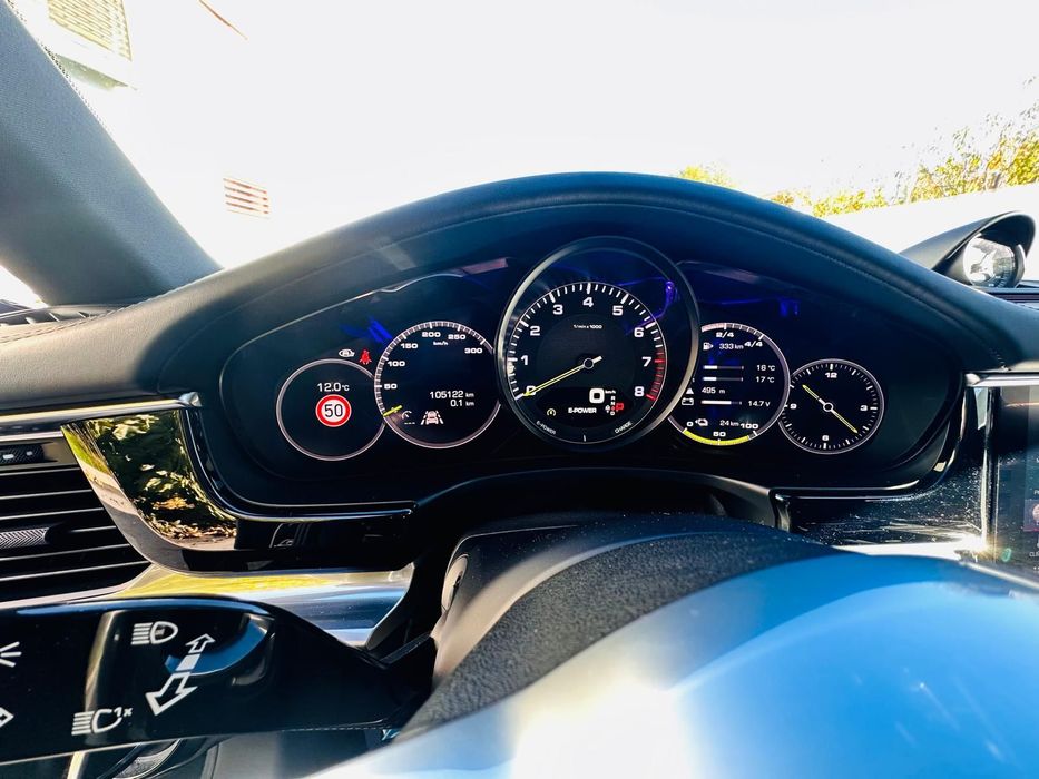 Porsche Panamera Sport Turismo 4 E-Hybrid