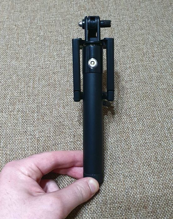 Селфі-палиця дротова