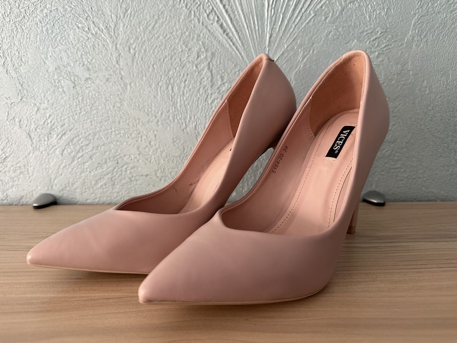 Туфлі лодочки.