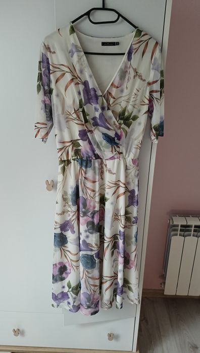 Sukienka w kwiaty r. 38