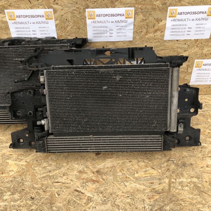 Передня панель (телевізор) радіатори Renault Megane 3 Scenic 3 09-15р.