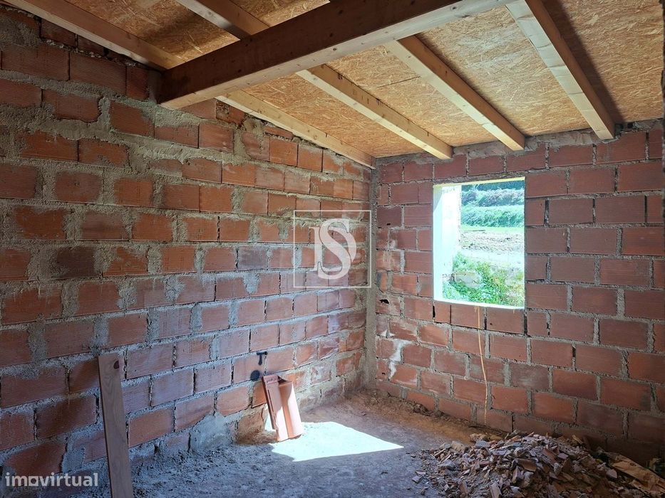 Quintinha no Alentejo com 4.000 m² junto à Ribeira – Excelente potenci
