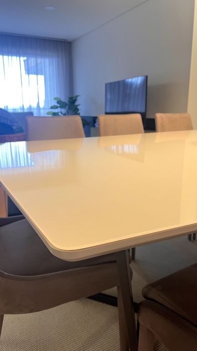 Mesa de Jantar com 8 Cadeiras