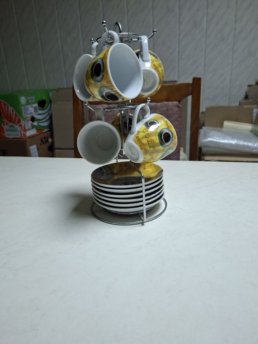 Кофейный сервиз с подставкой.