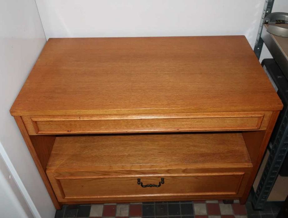 Szafka na telewizor RTV na kółkach dwie półki 1 zamykana stan idealny