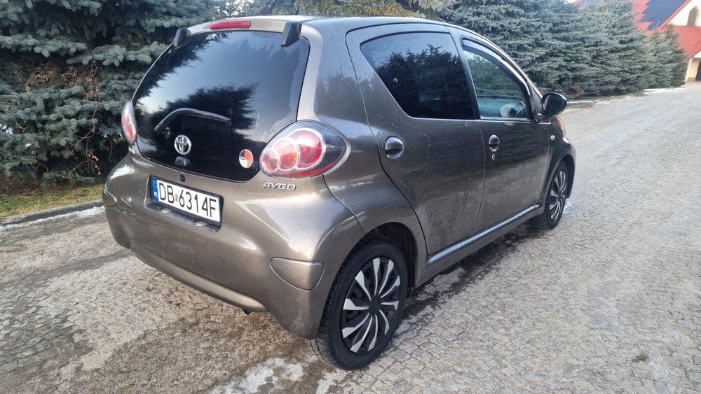 Toyota aygo 2013r lift 1.0 benzyna  204tys km 5d  wersja cinnamon