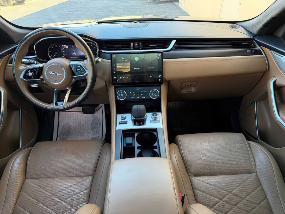 Jaguar F-PACE      2022