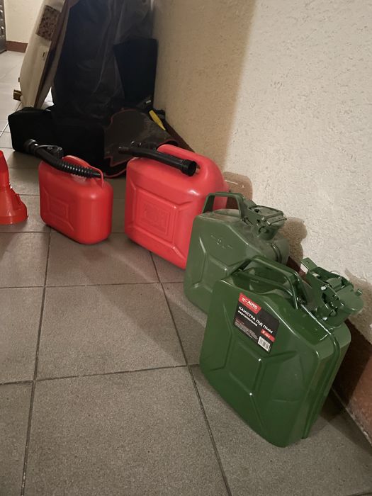 Каністри металеві пластмасові