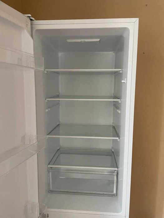 Продається холодильник Elenberg BMF-180