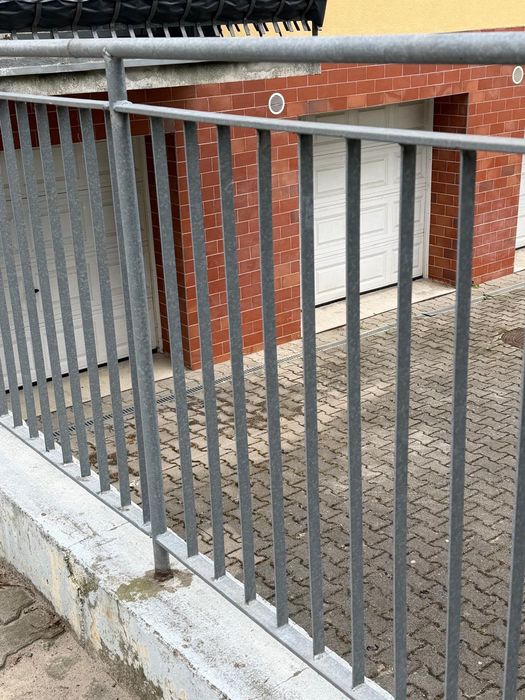 Garaż w bloku przy stadionie