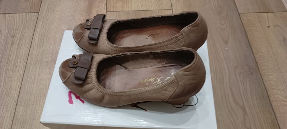 Buty damskie  na obcasie