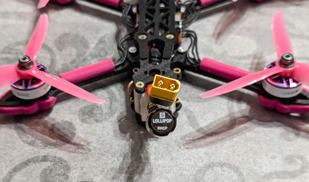 FPV Dron 5" Freestyle/Cinematic 6S analog elrs 1.6W VTX