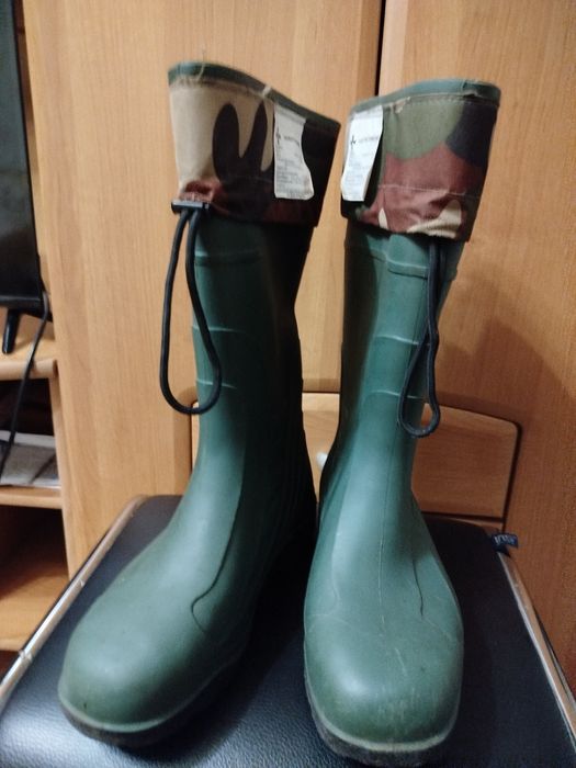 Продам сапоги резинові