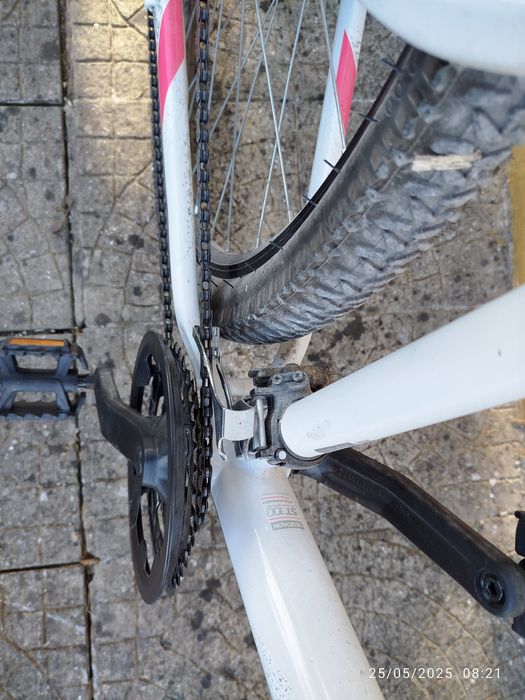 Bicicleta todo o terreno RockRider com amortecedores na roda da frente