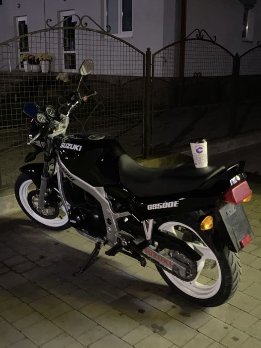 Suzuki gs500e.