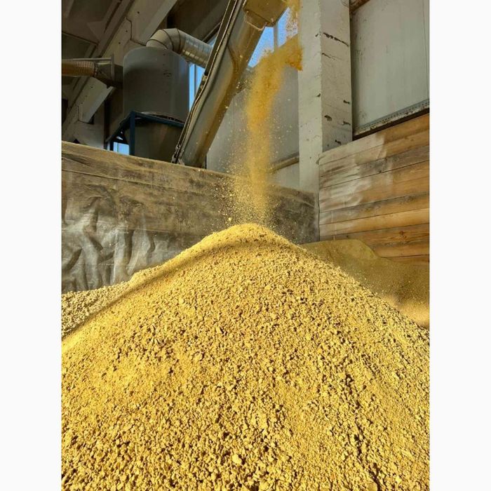 Макуха сира смажена жарена шрот соєва продаж жом цукор соняшниковий шр