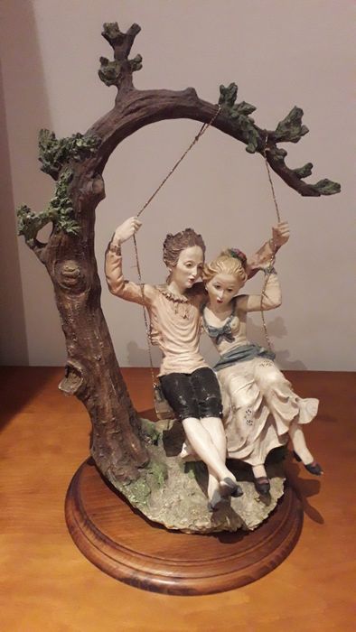 Espetacular estatueta romântica