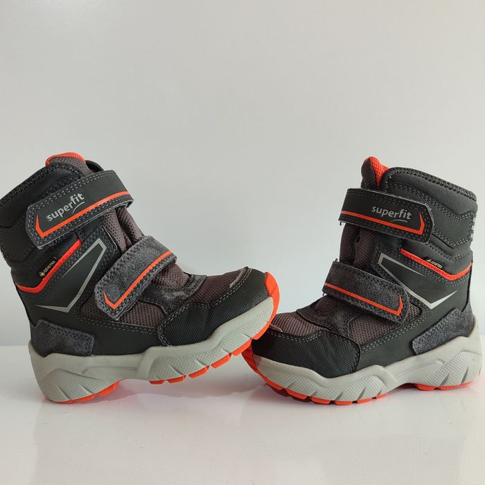 Продам зимові сапожки superfit