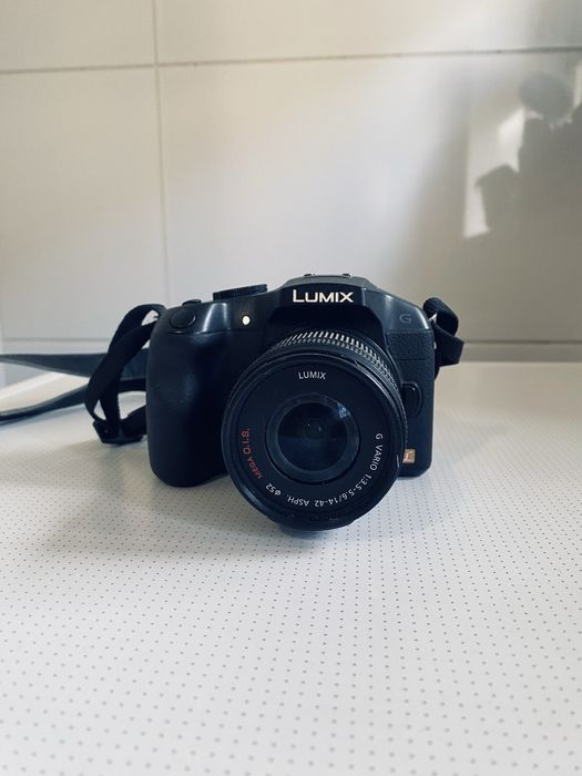 Panasonic Lumix G6 + Lente 14-42mm (Ecrã Rotativo / Wi-Fi)