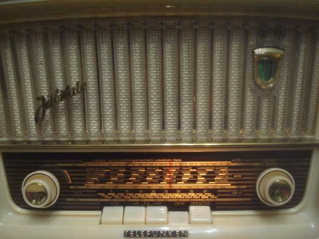 Продам ламповый радиоприемник Telefunken Jubilate 8