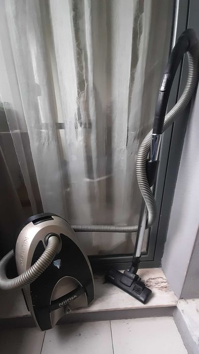 Aspirador Nilfisk Action Power