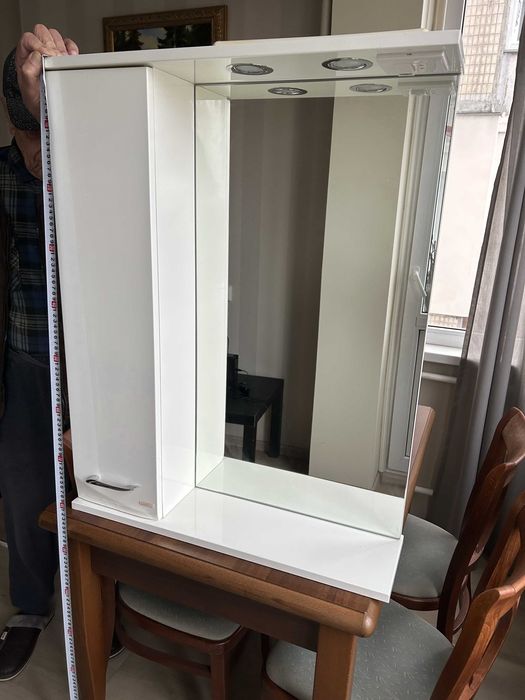 Дзеркальна шафа з пеналом та підсвіткою у ванну 80 (H) х 63(L)