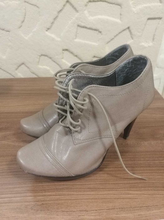 Buty, szpilki, czółenka 38