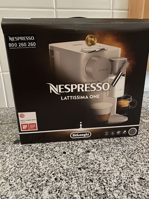 Maquina cafe Nespresso latissima one Delonghi