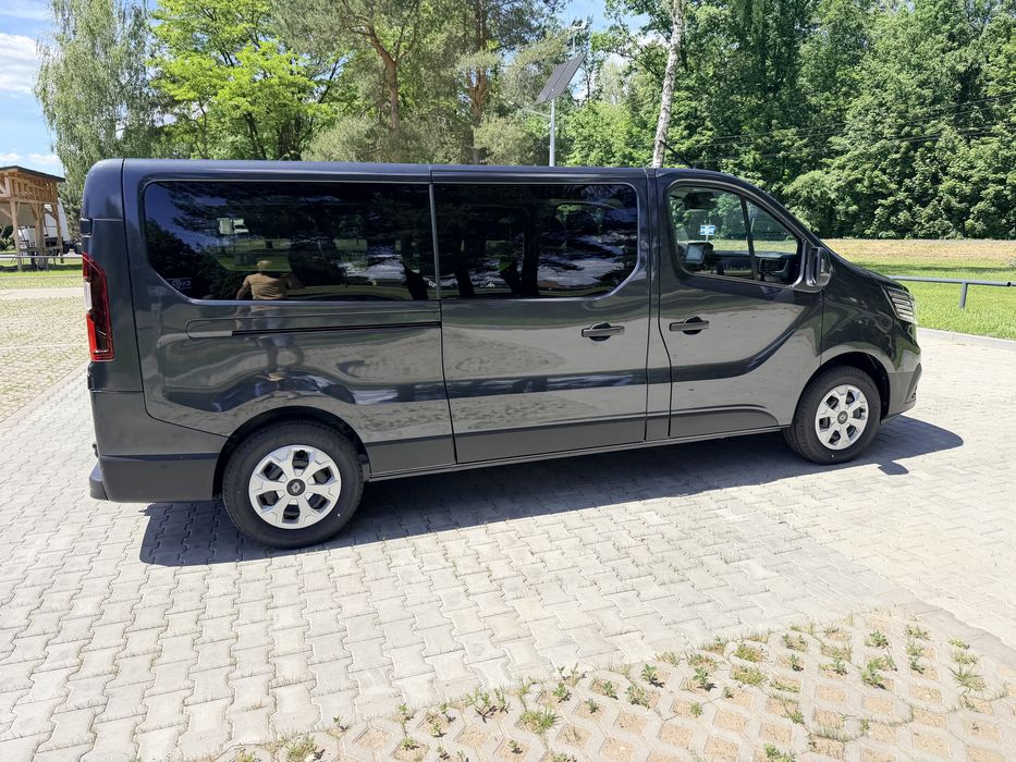 Wynajem Busa Renault Trafic 9 osobowy,Hak ,automat  ,2026 rok