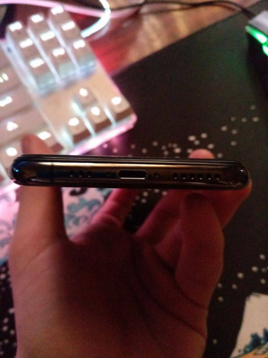 Продам iPhone XS ideal