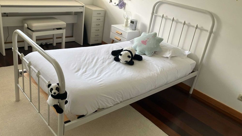 Cama Infantil XL Coraline com colchão | COMO NOVA