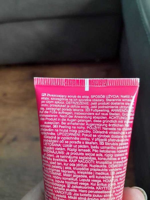 Złuszczający scrub do stóp Avon Foot Works 75ml Winter.