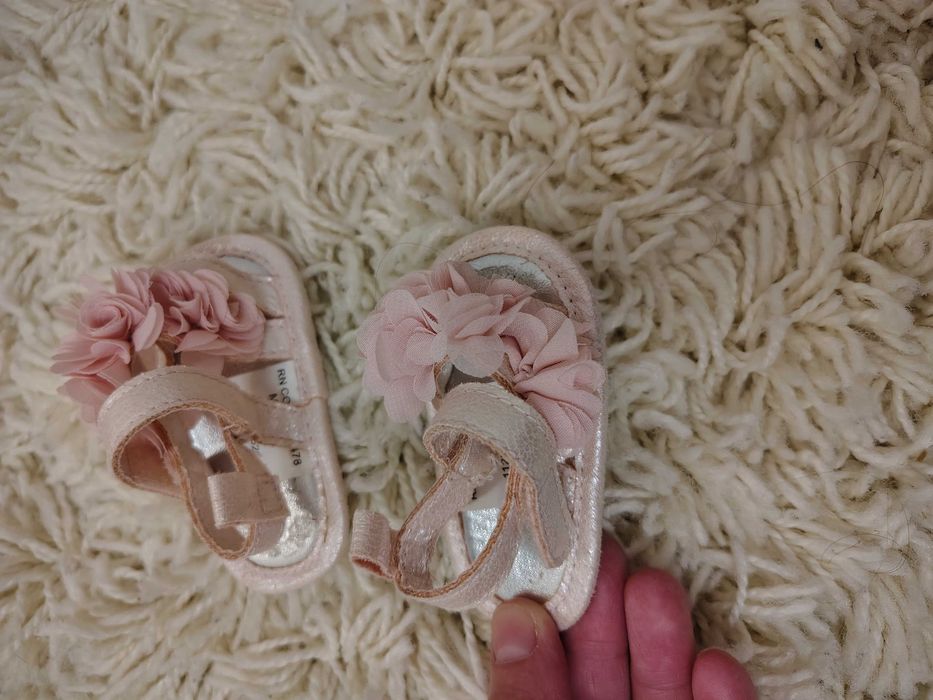 Взуття для дівчинки новонароджених
