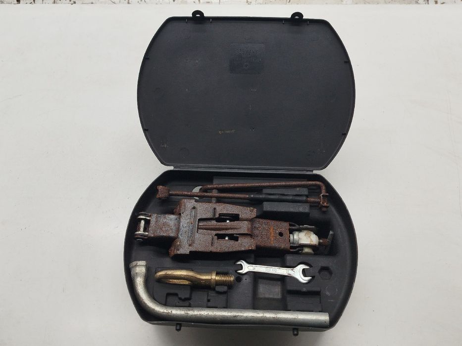 Kit de troca de pneu - VOLKSWAGEN Polo (6N1) | 94 - 99