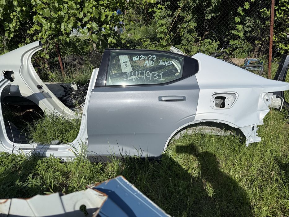 Чверті і частини кузова Volvo C 40, XC40 Polestar 2