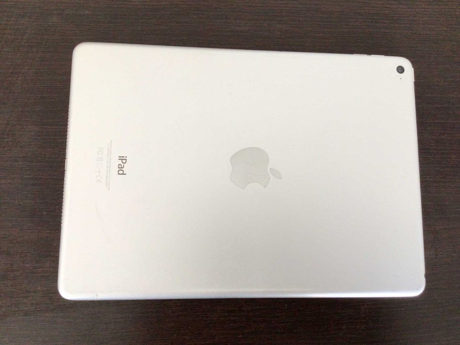 Apple iPad 128 GB  15.8.7