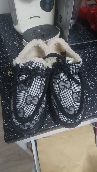 Nowe  czarne buty z kożuszkiem gucci